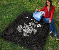 Hawaii Turtle Hibicus Map Premium Quilt - White - Polynesian Pride