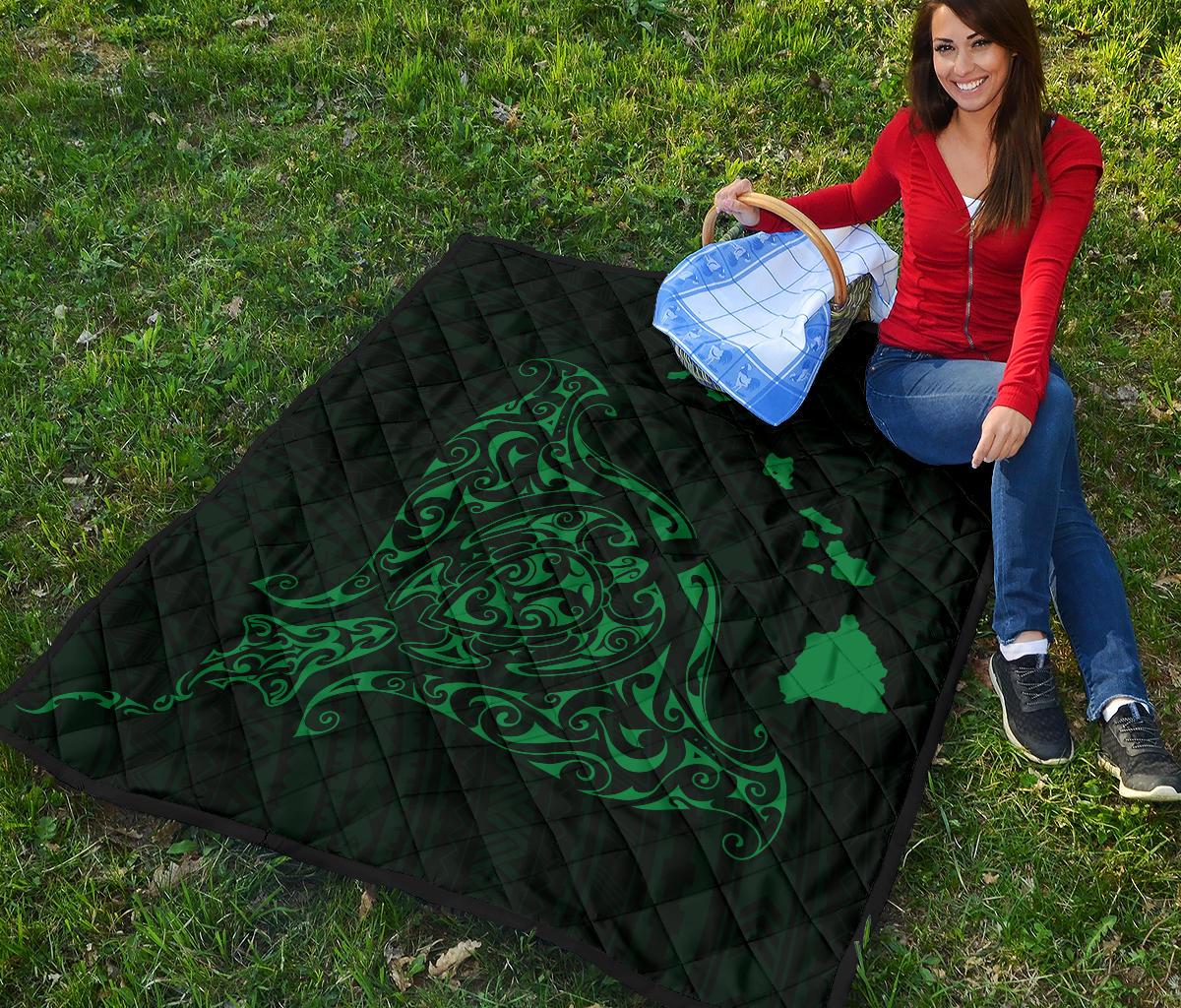 Rays Hawaii Map Polynesian Premium Quilt - Green - Polynesian Pride