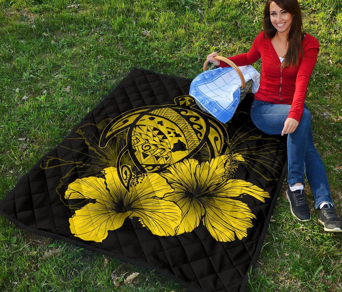 Hawaii Hibiscus Premium Quilt - Turtle Map - Yellow - Polynesian Pride