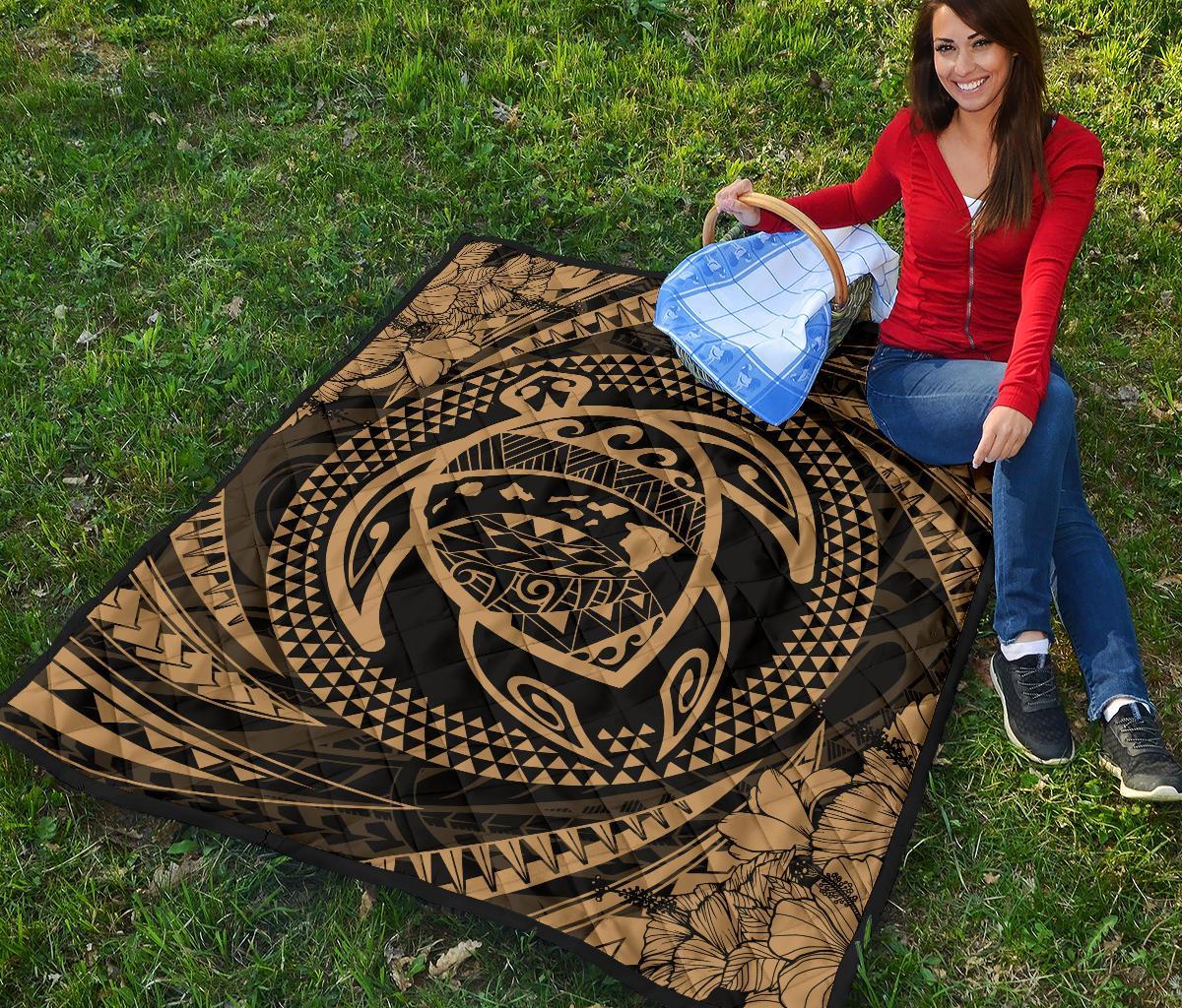 Hawaiian Kanaka Honu Hibiscus Tornando Gold Polynesian Premium Quilt - Polynesian Pride