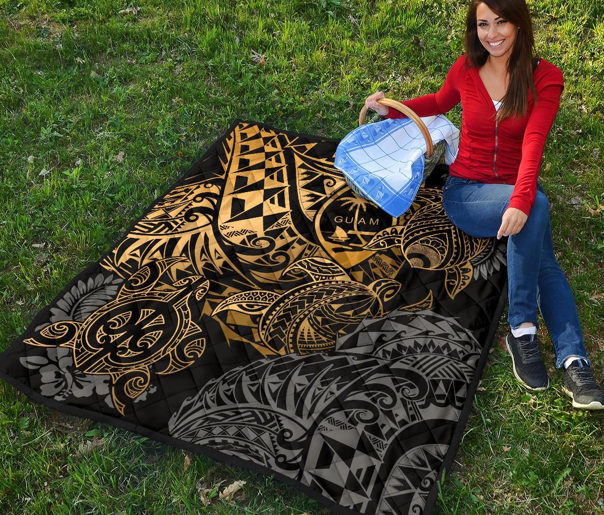 Guam Polynesian Premium Quilt - Gold Turtle Flowing - Polynesian Pride