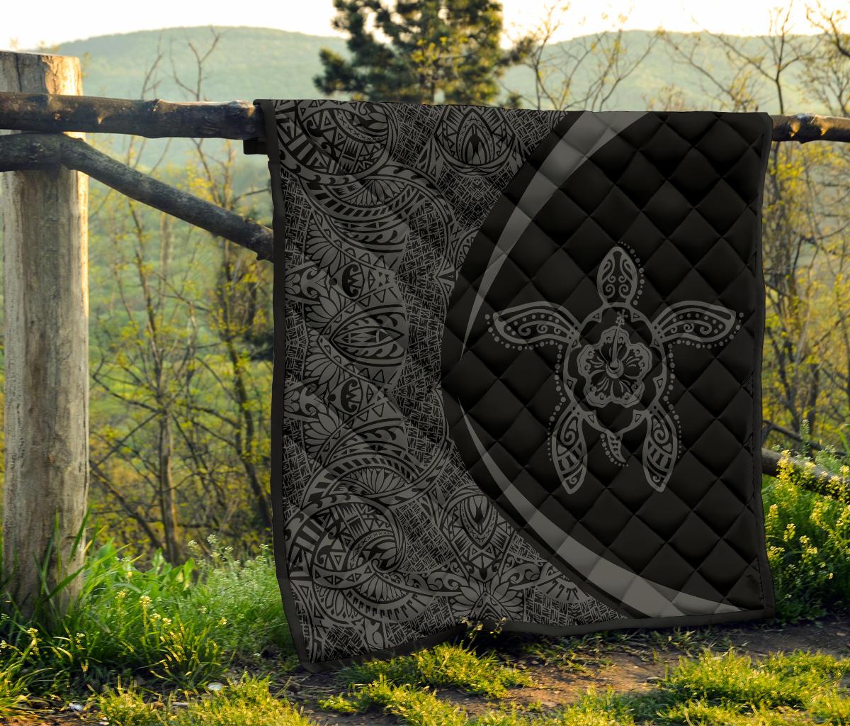 Hawaii Turtle Polynesian Grey Premium Quilt - Circle Style - Polynesian Pride