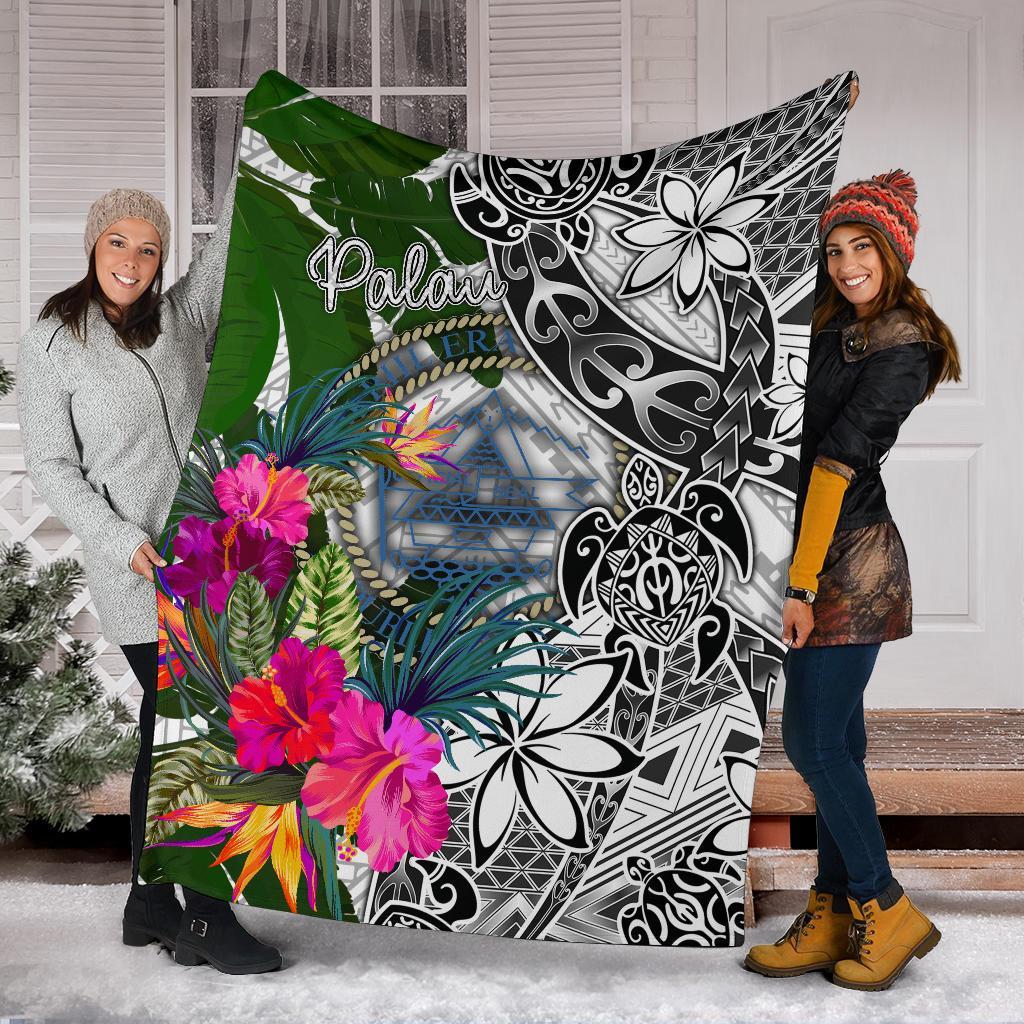 Palau Premium Blanket White - Turtle Plumeria Banana Leaf Crest White - Polynesian Pride