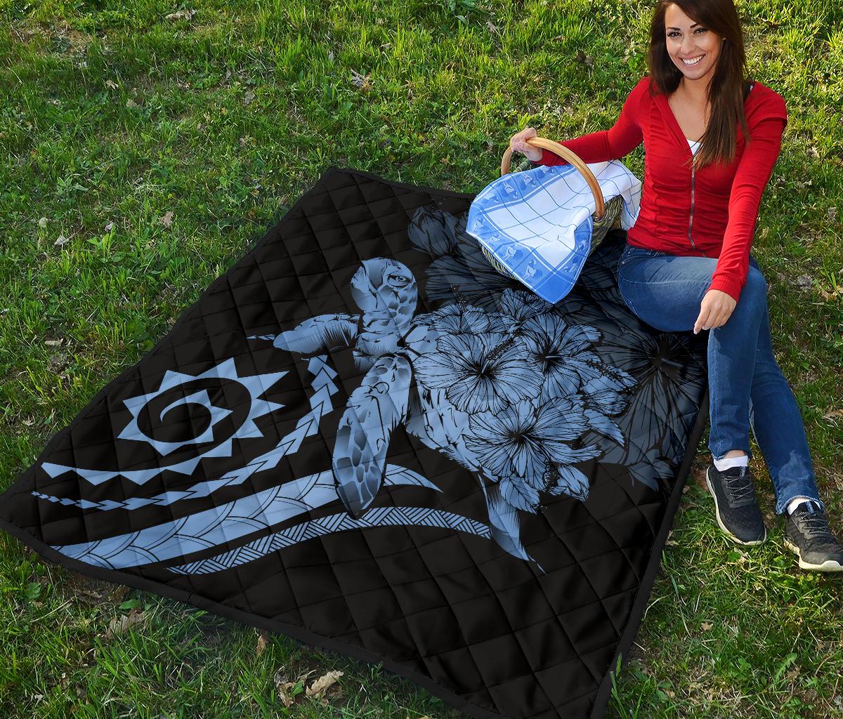 Hawaii Turtle Hibiscus Polynesian Vintage Premium Quilt - Pastel Blue - Polynesian Pride
