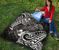 Chuuk Premium Quilt - White Shark Polynesian Tattoo - Polynesian Pride