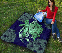 Hawaii Polynesian Turtle Hibiscus Premium Quilt - Green - Polynesian Pride