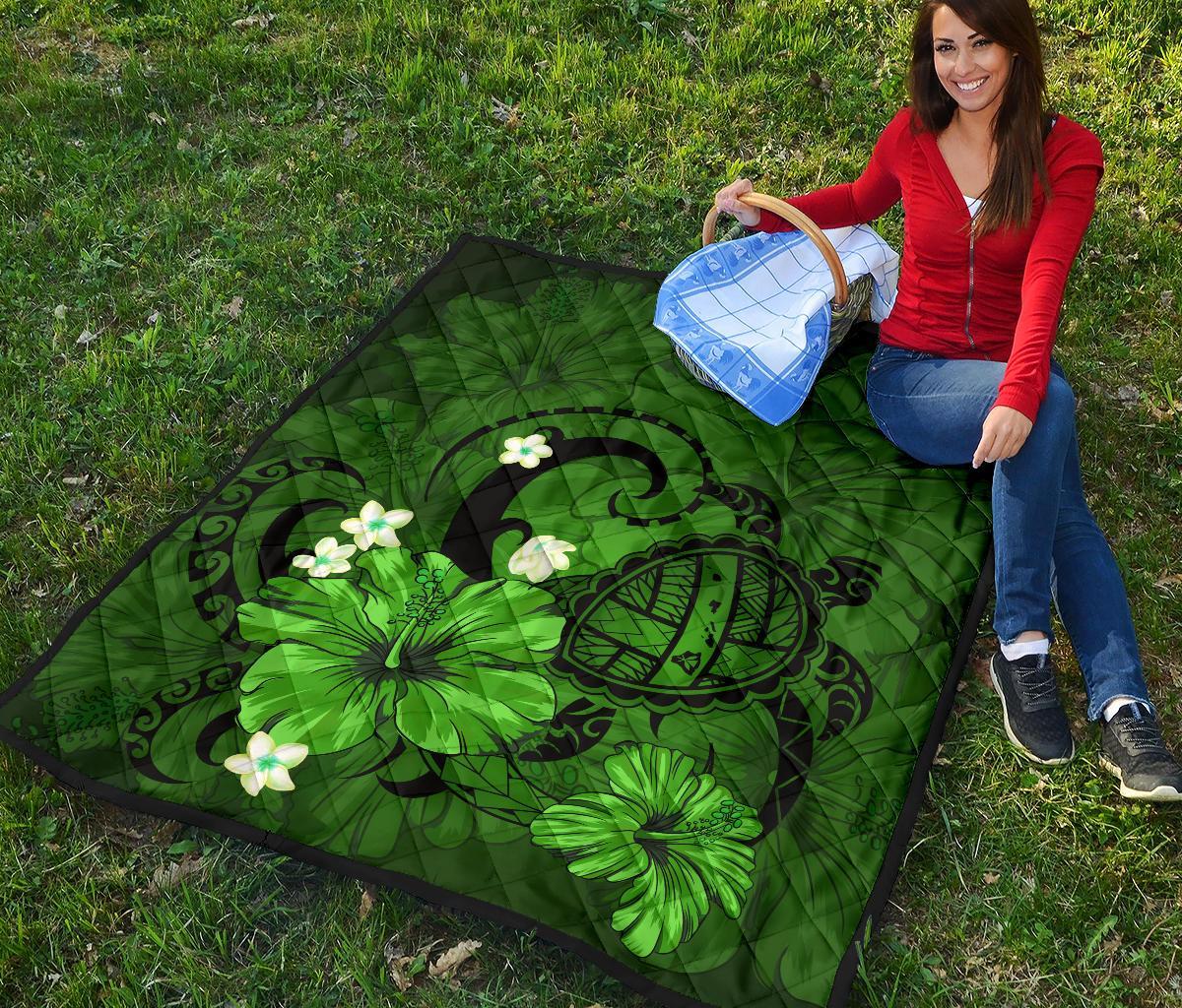 Hawaii Turtle Poly Tribal Green Premium Quilt - Polynesian Pride
