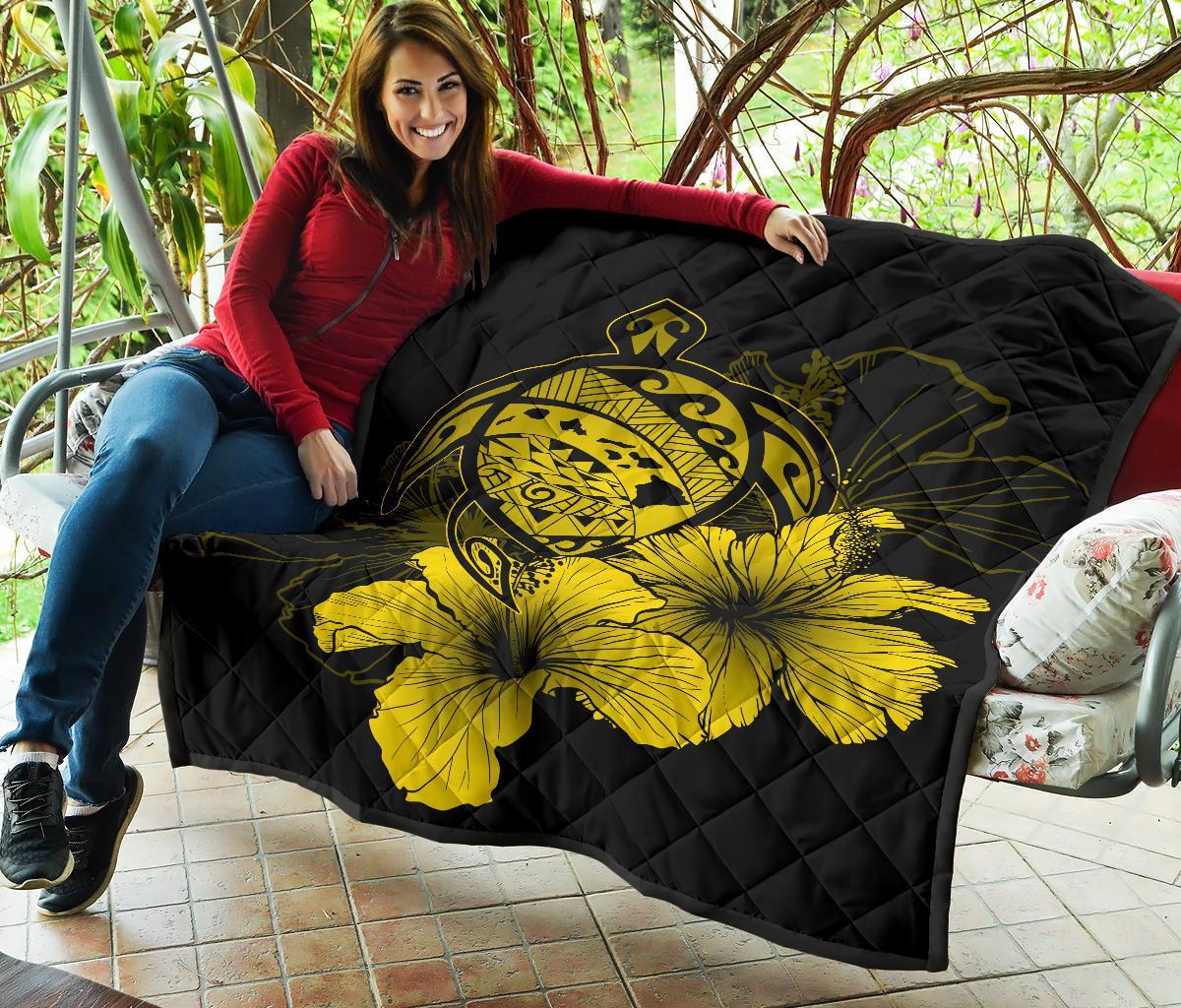 Hawaii Hibiscus Premium Quilt - Turtle Map - Yellow - Polynesian Pride