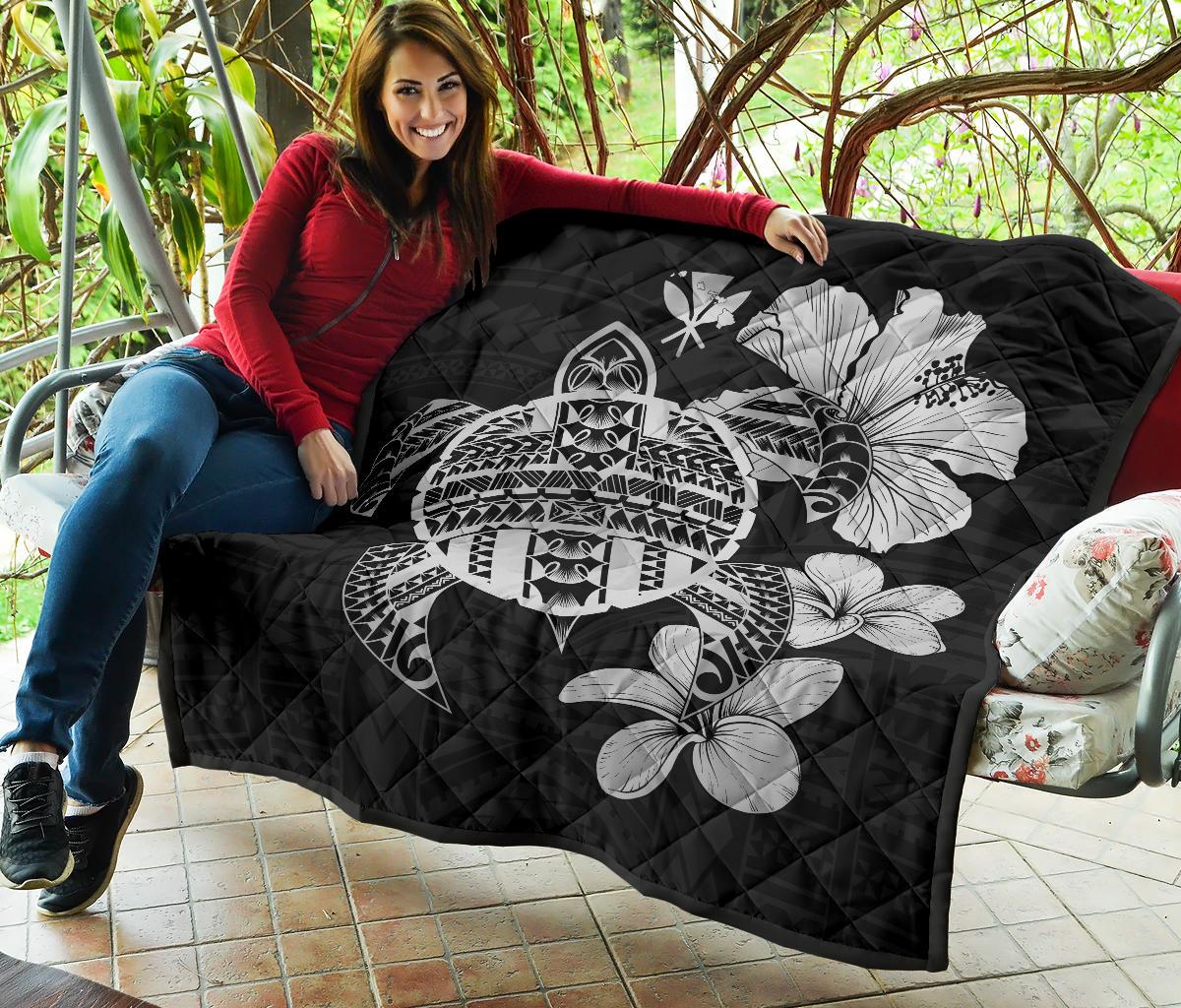 Hawaiian Kanaka Hibiscus Plumeria Mix Polynesian Turtle Premium Quilt Gray AH - Polynesian Pride