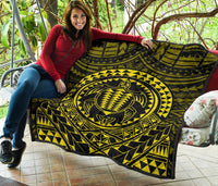 Hawaiian Kakau Honu Arc Yellow Polynesian Premium Quilt - Polynesian Pride
