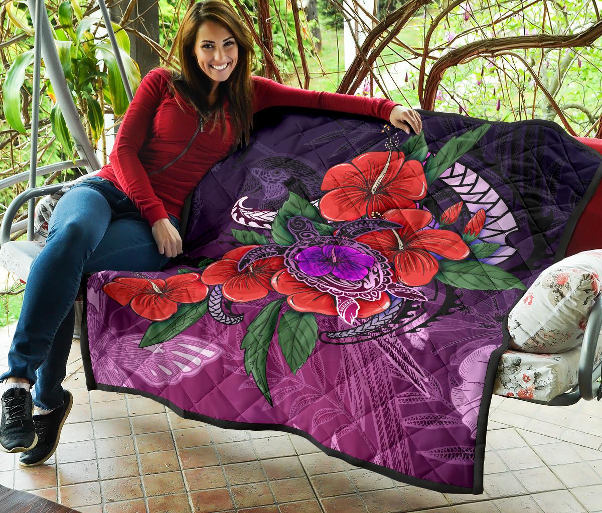Polynesian Premium Quilt - Purple Hibiscus Turtle Flowing - Polynesian Pride