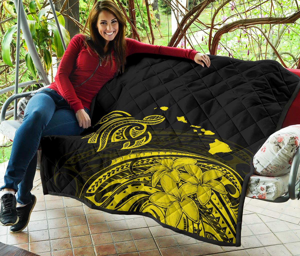 Hawaii Map Plumeria Polynesian Yellow Premium Quilt - Polynesian Pride