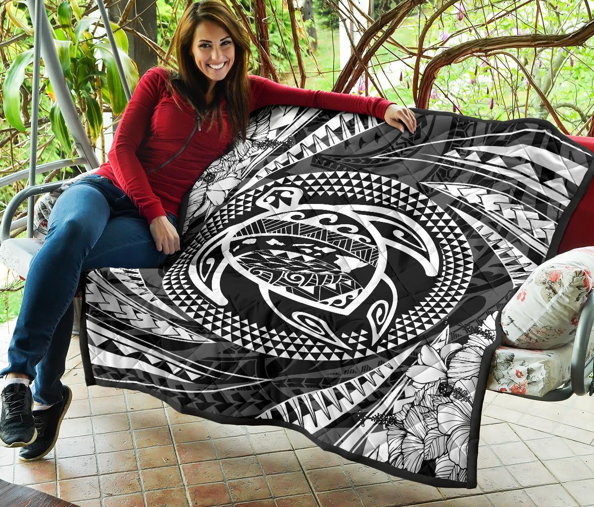 Hawaiian Kanaka Honu Hibiscus Tornando White Polynesian Premium Quilt - Polynesian Pride