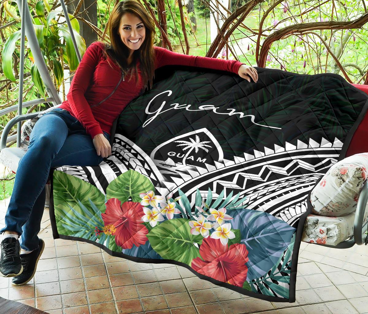 Guam Premium Quilt - Guam Coat of Arms & Polynesian Tropical Flowers White - Polynesian Pride