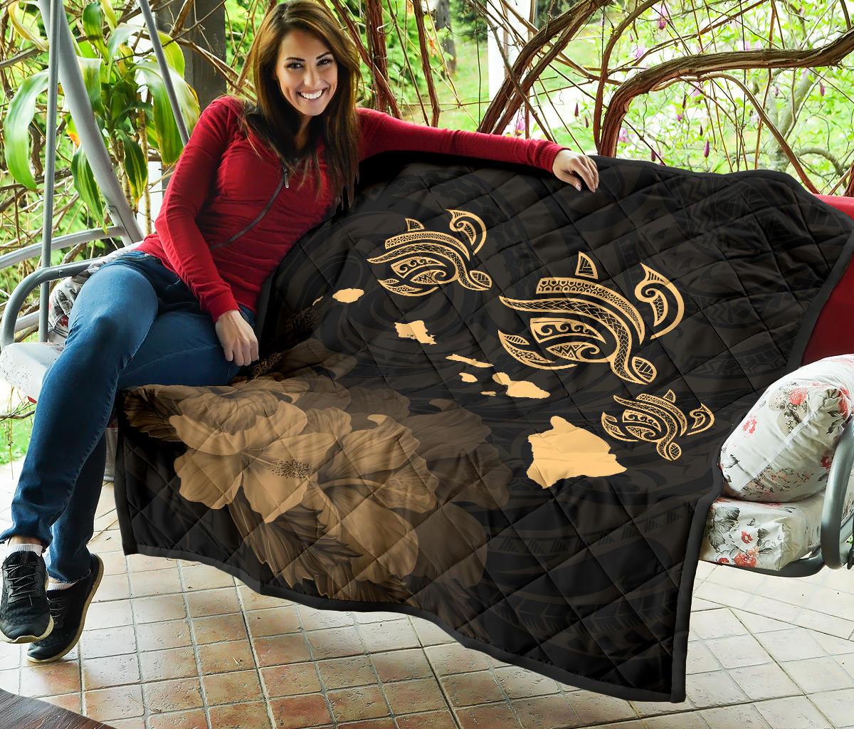 Hawaii Hibiscus Map Polynesian Ancient Gold Premium Quilt - Polynesian Pride
