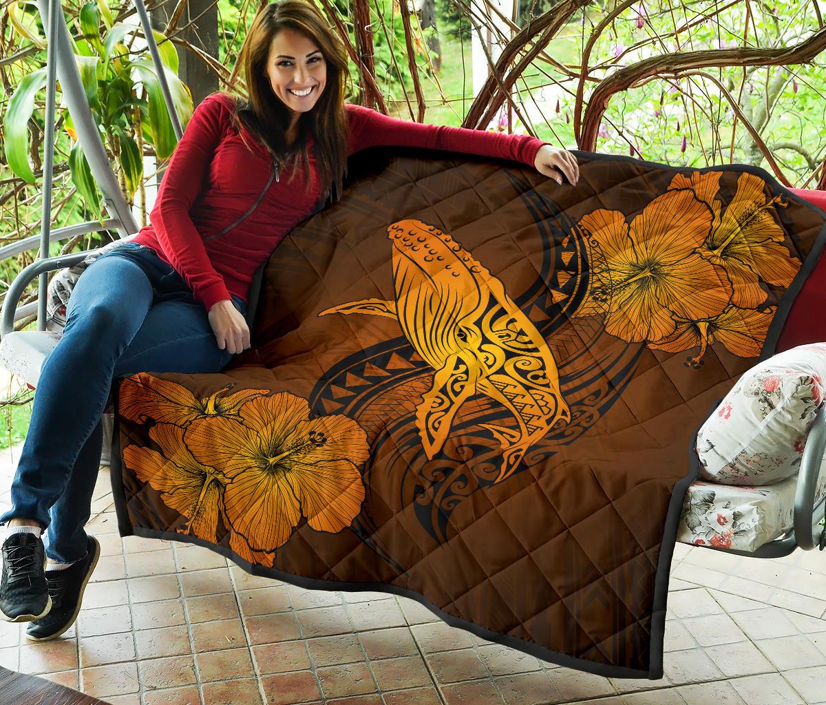 Hawaii Whale Swim Poly Premium Quilt - Polynesian Pride