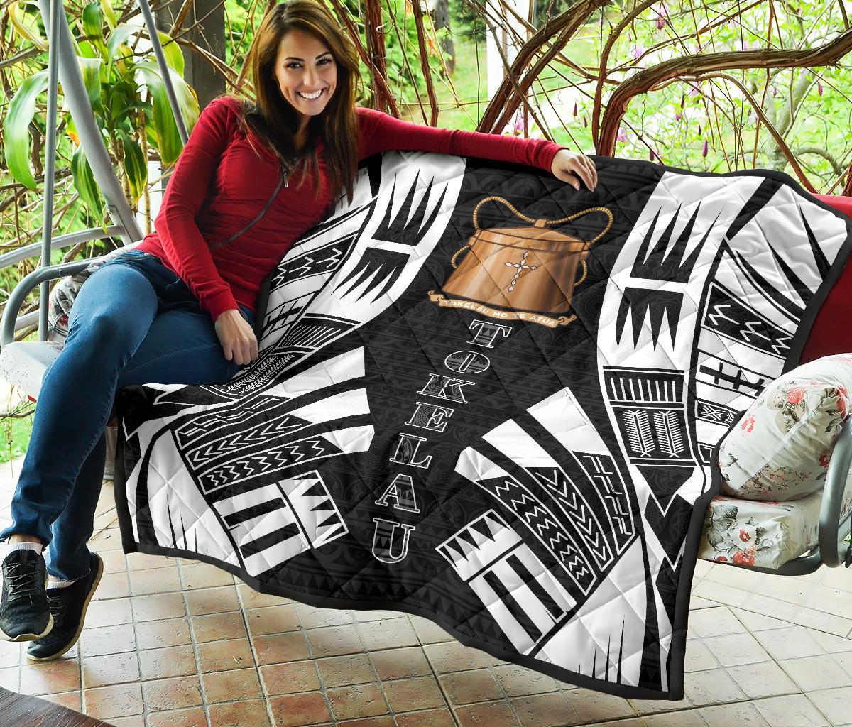 Tokelau Premium Quilt - Tokelau Coat Of Arms Polynesian White Tattoo - Polynesian Pride