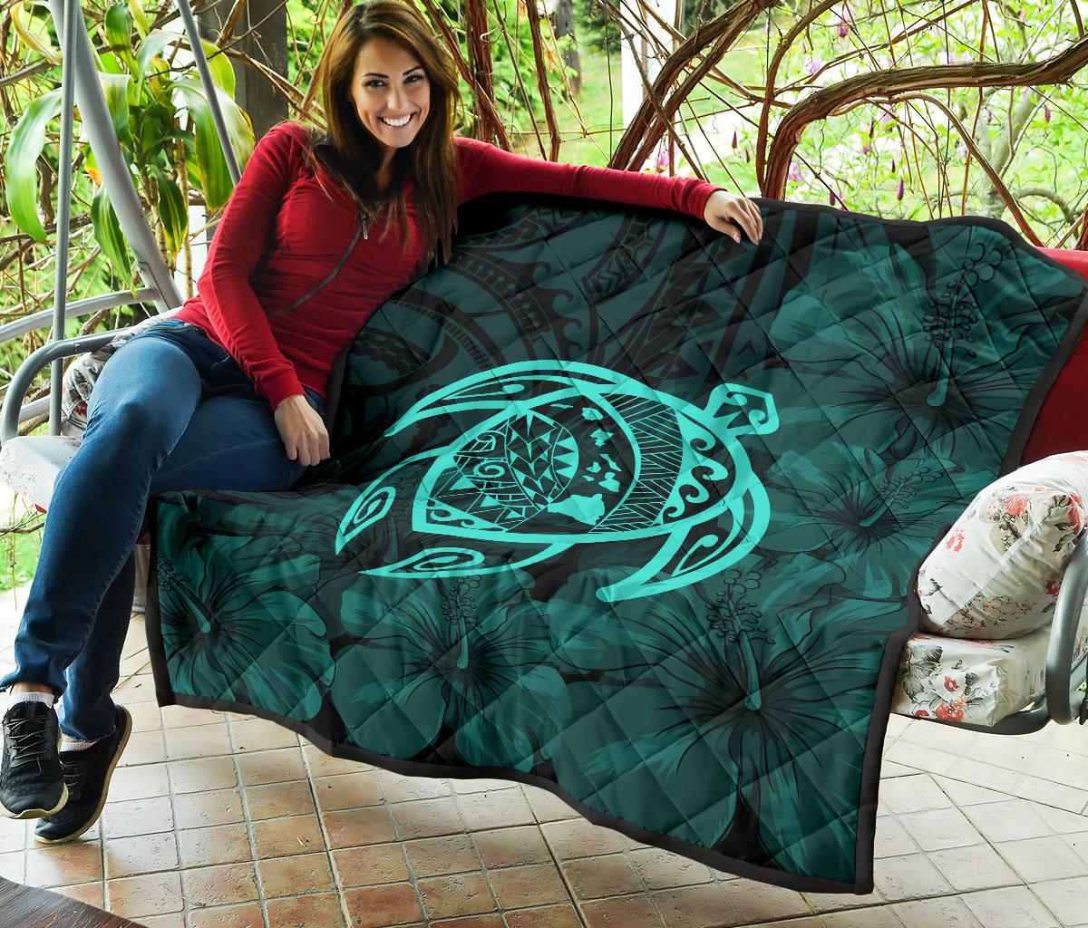 Hawaii Turtle Kanaka Map Hibiscus Poly Premium Quilt - Turquoise - Polynesian Pride