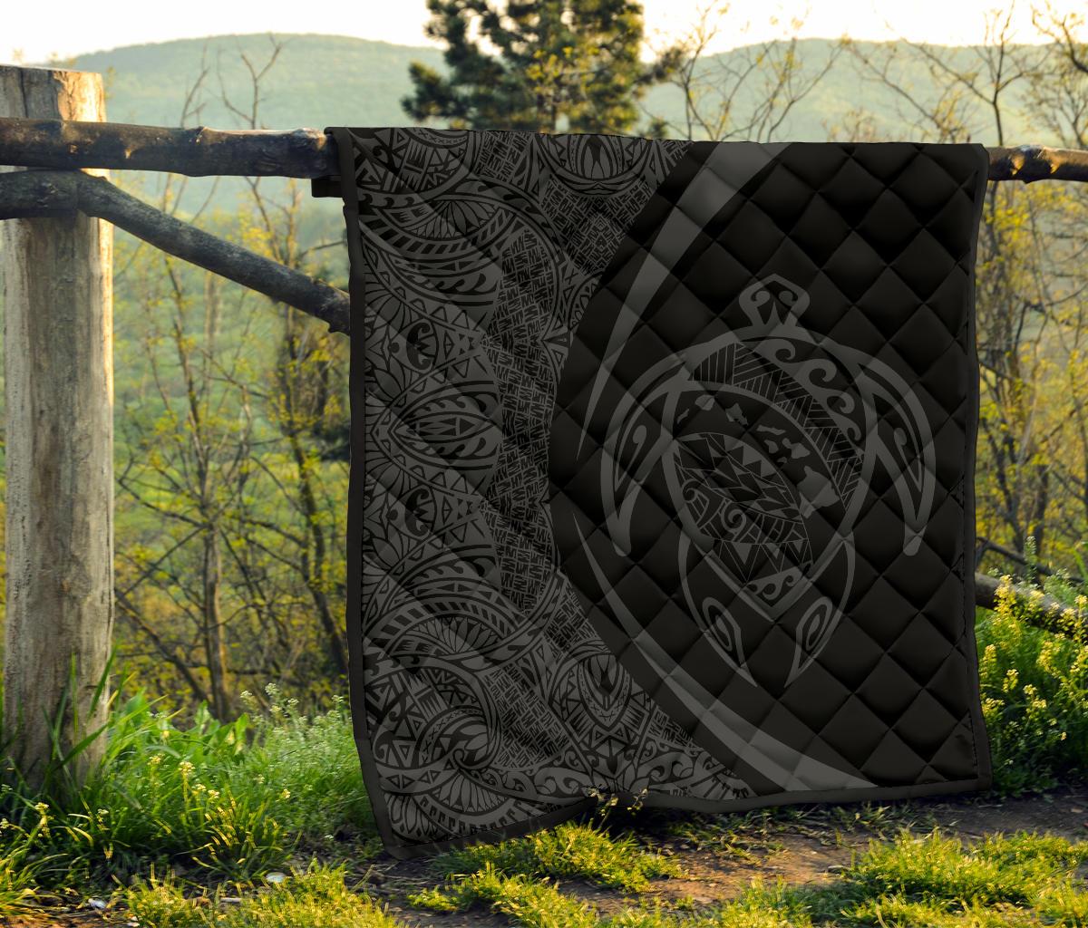 Hawaii Turtle Map Polynesian Premium Quilt - Gray - Circle Style - Polynesian Pride