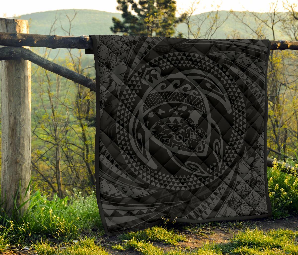 Hawaiian Kanaka Honu Hibiscus Tornando Gray Polynesian Premium Quilt - Polynesian Pride