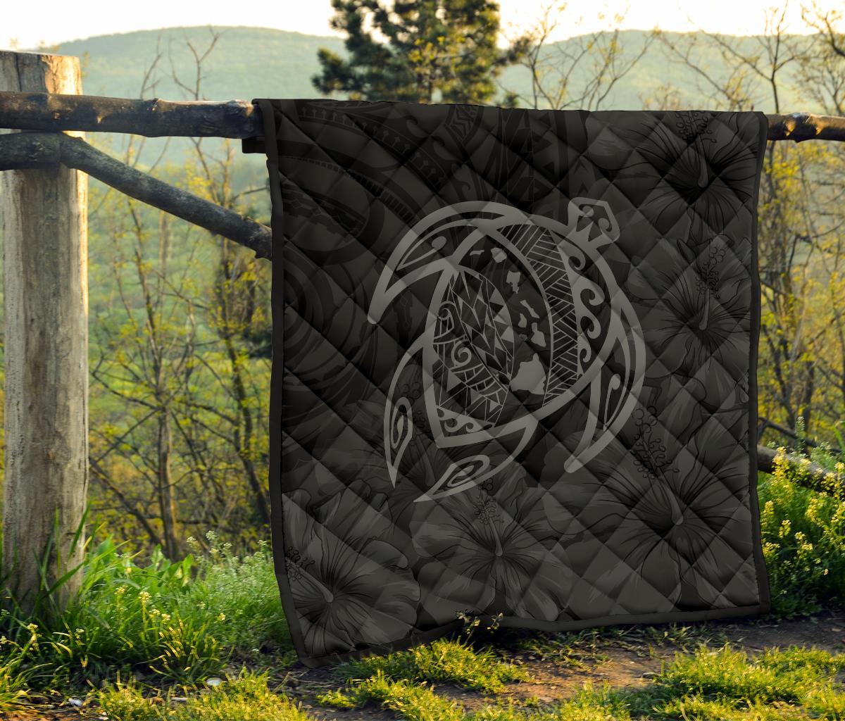 Hawaii Turtle Kanaka Map Hibiscus Poly Premium Quilt - Gray - Polynesian Pride