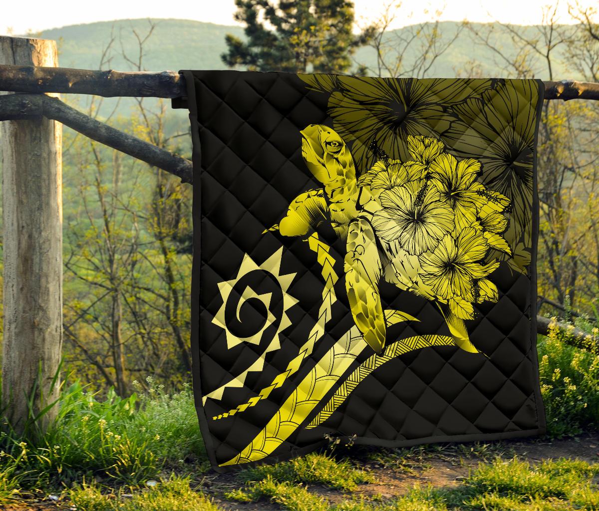 Hawaii Turtle Hibiscus Polynesian Vintage Premium Quilt - Yellow - Polynesian Pride