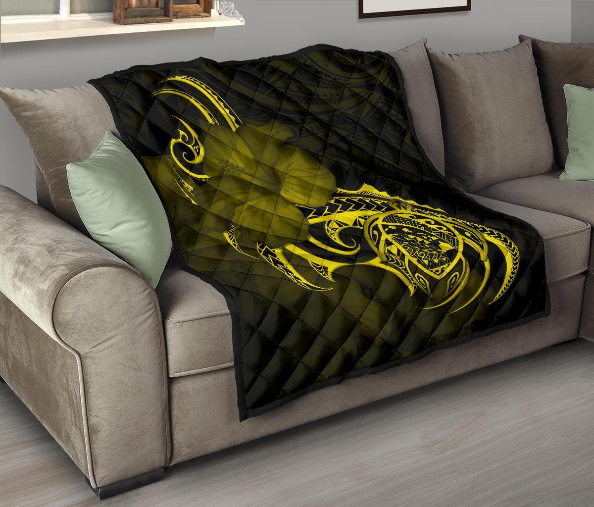 Hawaii Map Turtle Hibiscus Divise Yellow Polynesian Premium Quilt - Polynesian Pride