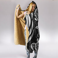 Samoa Hooded Blanket - White Tentacle Turtle - Polynesian Pride