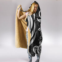 Vanuatu Hooded Blanket - White Tentacle Turtle - Polynesian Pride