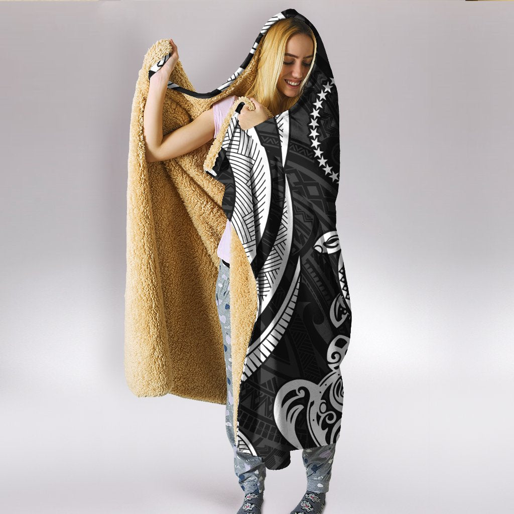 Chuuk Hooded Blanket - White Tentacle Turtle - Polynesian Pride