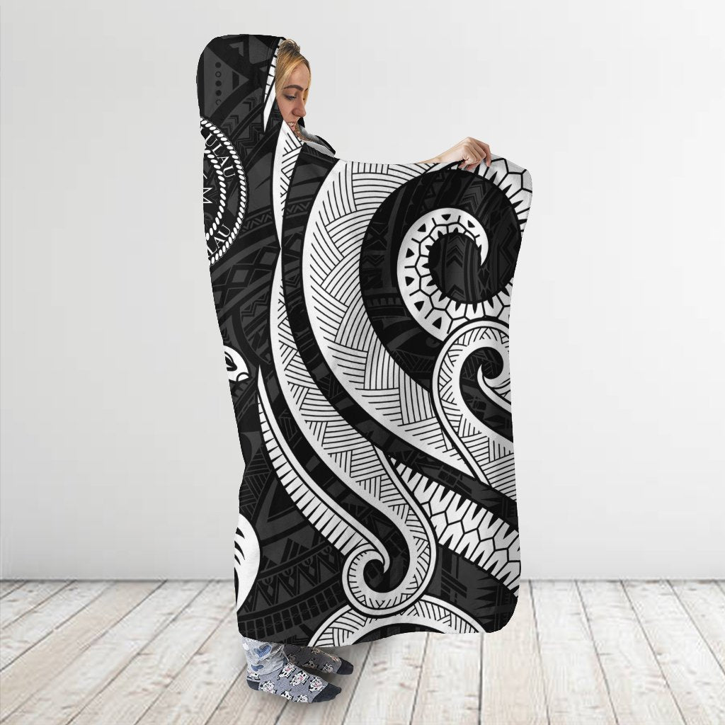 Palau Hooded Blanket - White Tentacle Turtle - Polynesian Pride